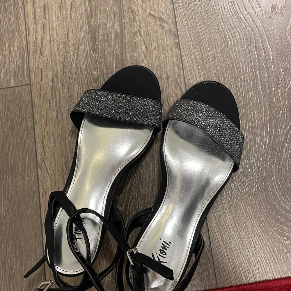 Black medium heel